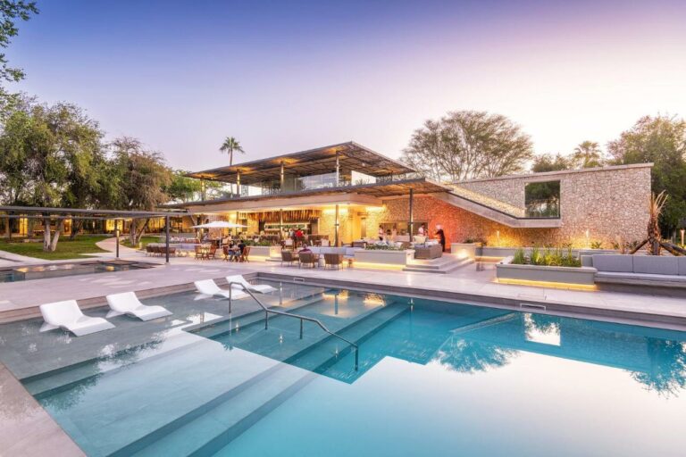 Mokuti Lodge